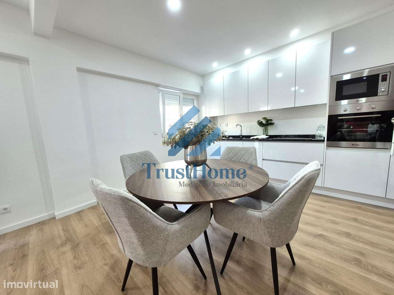 T3 Totalmente Remodelado c/ varanda em Benfica-7