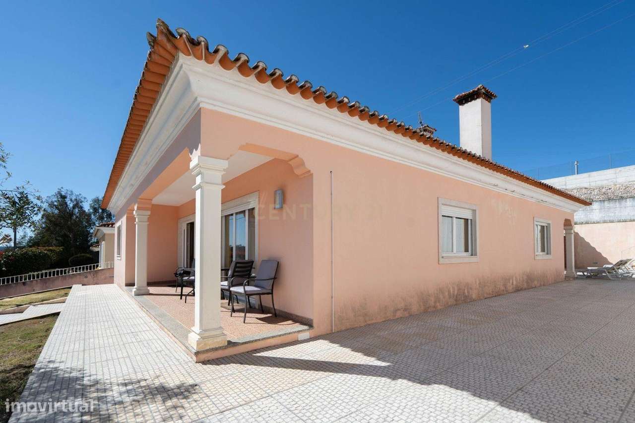 Moradia T3 - C/ espaço exterior e piscina-6