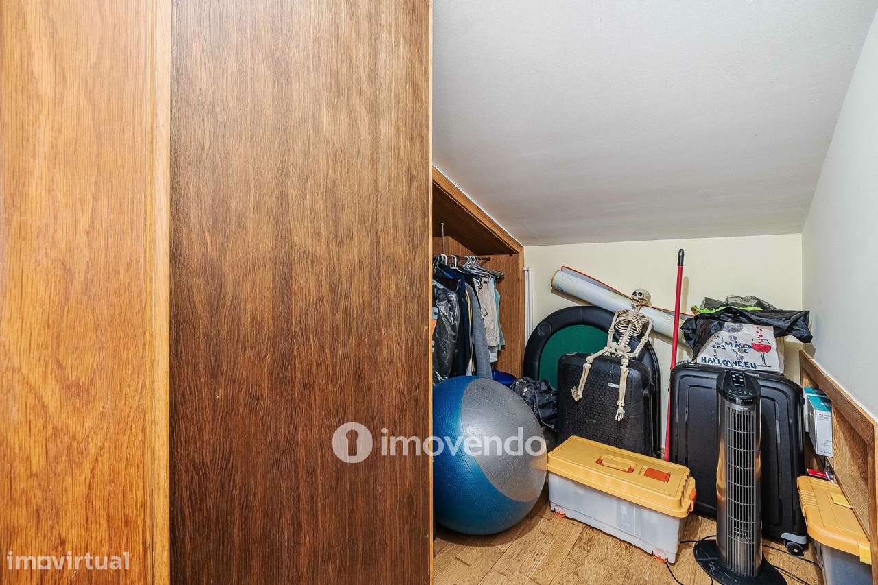 Moradia T5+2 com garagem, em condomínio com piscina, em Murches-40