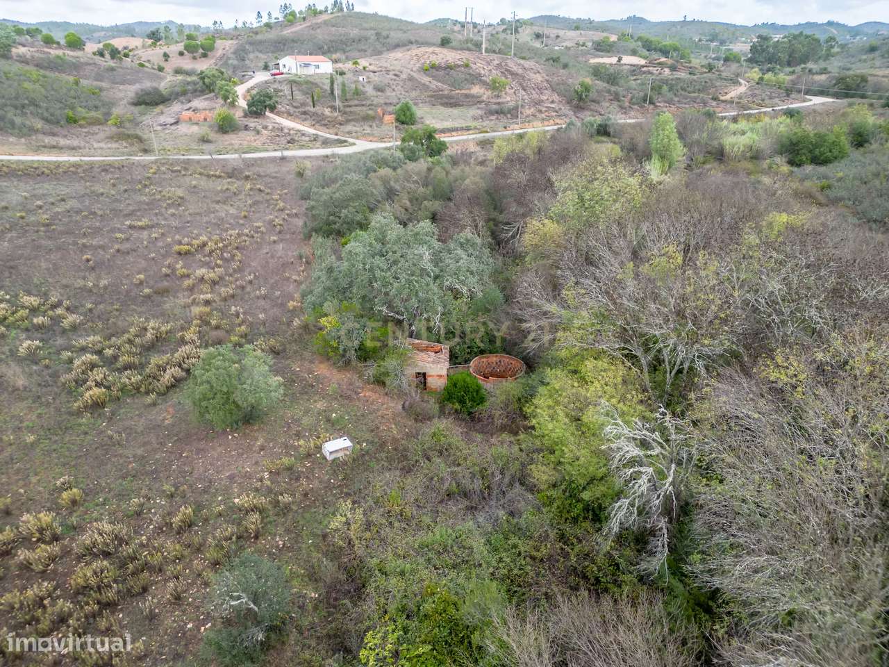 Moradia de 136 m2 para reabilitar em lote urbano de 960m2 num terreno - Grande imagem: 5/35