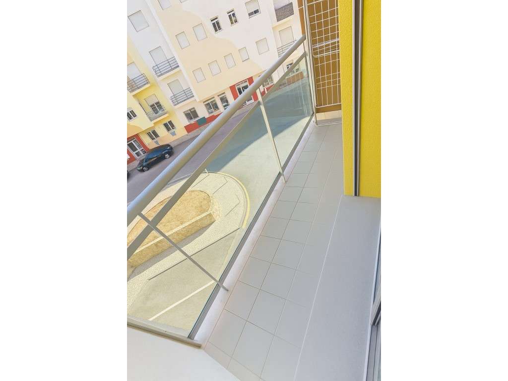 Exclusivo! | T2 com Garagem BOX | Suite | Varandas | Vista Rio-15