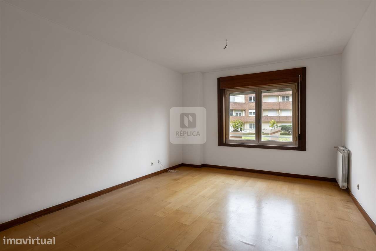 T3 em Condomínio Fechado com Piscina junto ao Arrábida Shopping - Grande imagem: 5/33