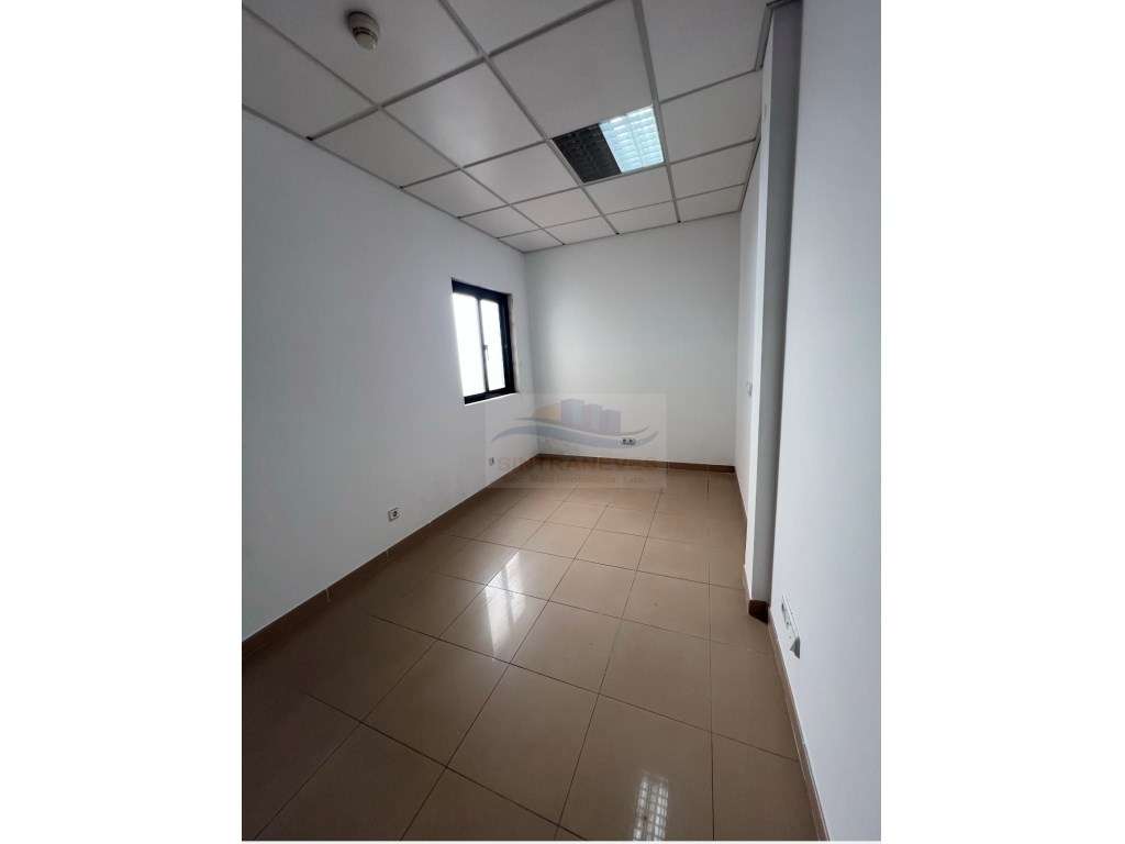 Excelente Oportunidade - T1+1 com Loja | Versatilidade e Investimen... - Grande imagem: 4/9