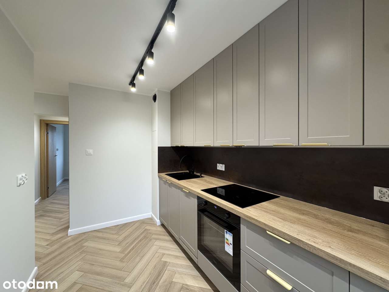 Nowoczesne 3 pokoje po remoncie, 2. piętro — gotowe do zamieszkania!-0