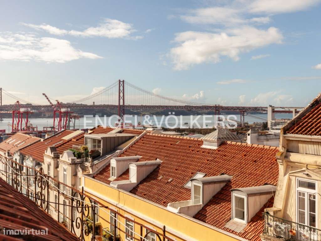 Penthouse T2 Renovada com Varanda na Estrela - Grande imagem: 2/34