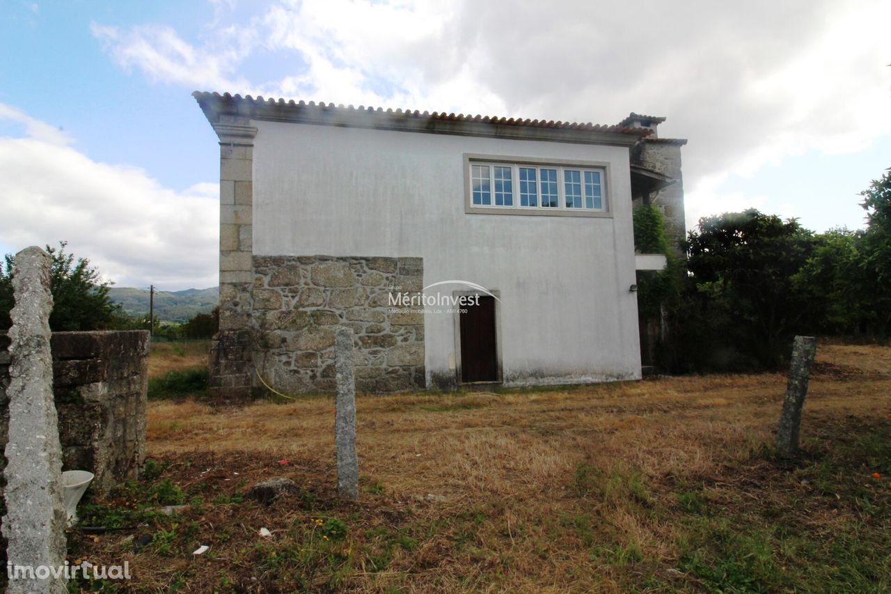 Vende-se Quinta com Moradia em Pedra Restaurada.