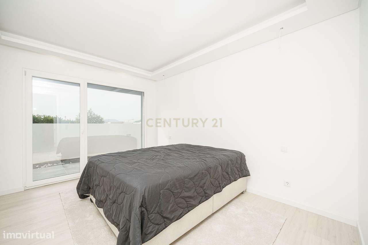 Moradia T3 Térrea a estrear com piscina e vista Serra-Setúbal-32
