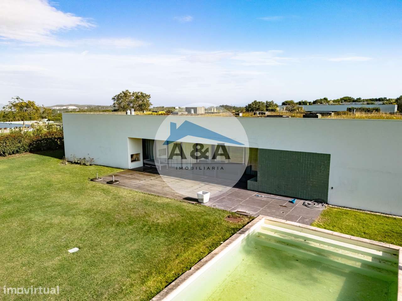 Villa Exclusiva de Arquitetura Contemporânea inserida na Natureza d... - Grande imagem: 2/60