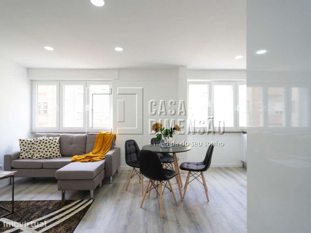 Apartamento de tipologia T3, com Varandas em Benfica!!-3