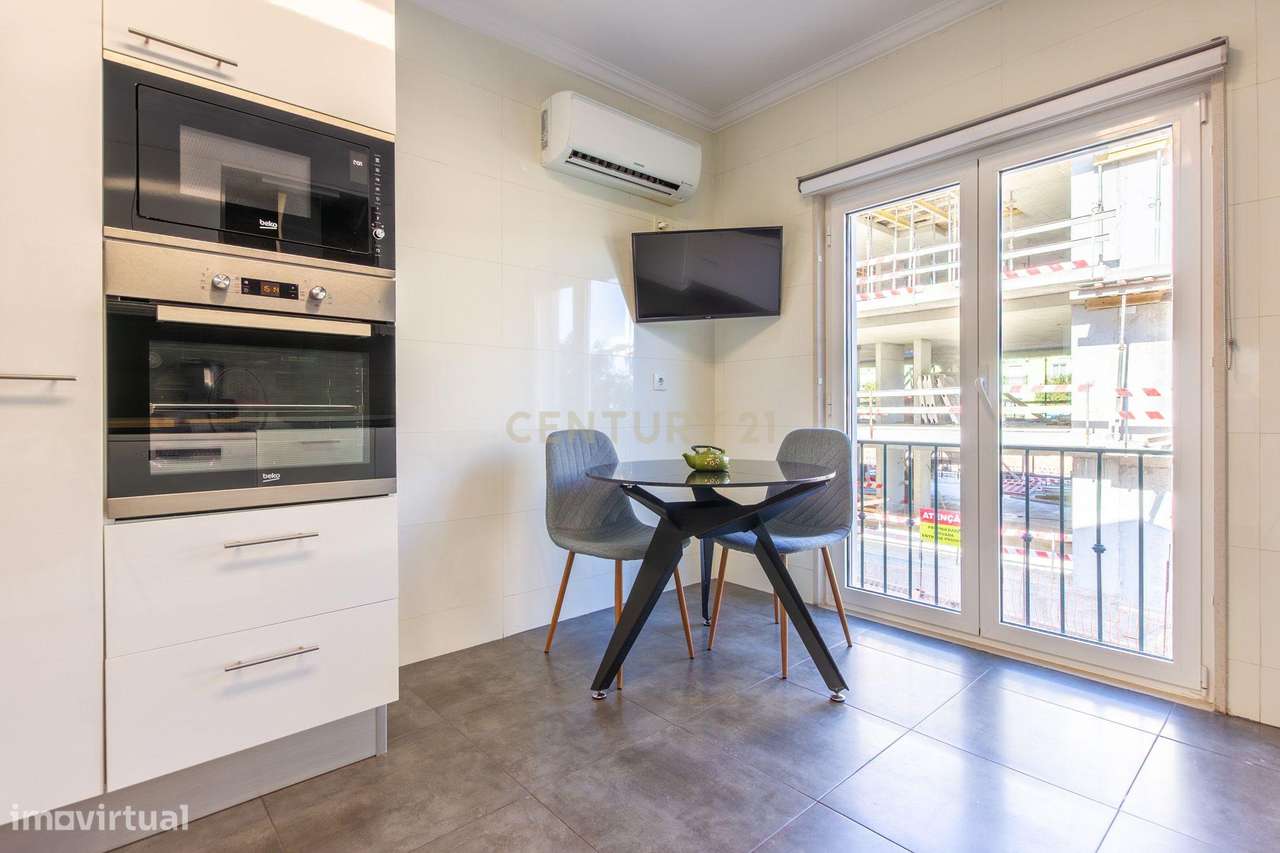 Apartamento T2 Renovado em Azeitão com lugar de parqueamento-6