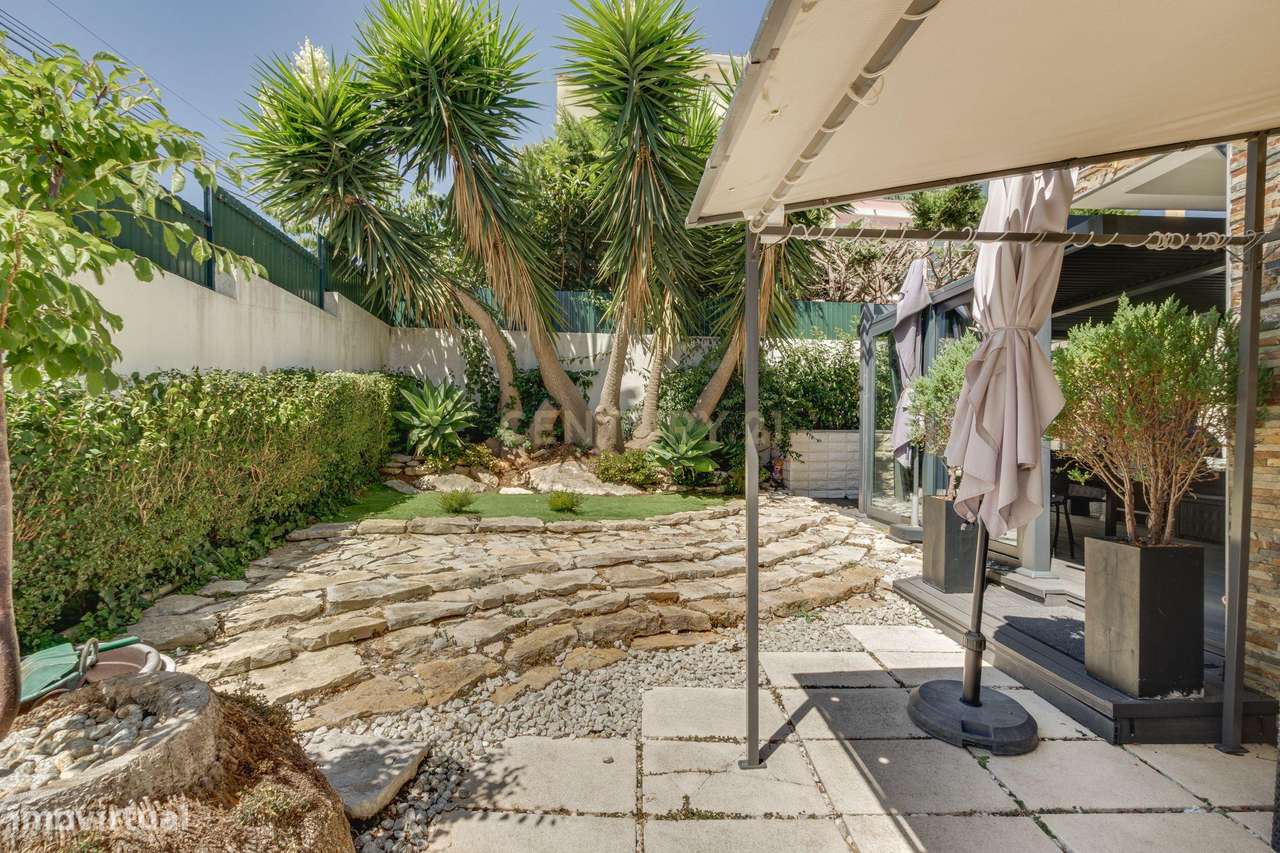 MORADIA T4 COM JARDIM E GARAGEM-49