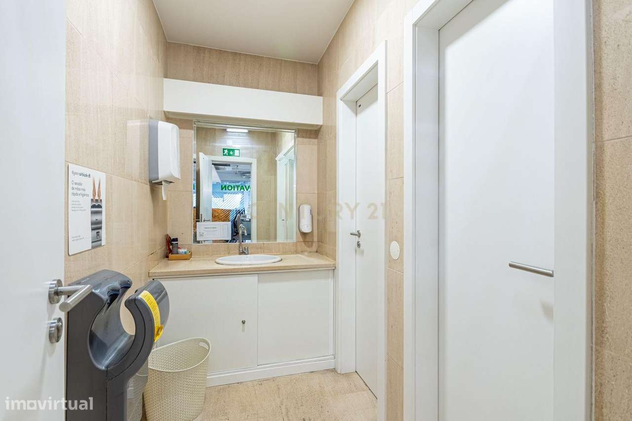 Edifício de escritórios moderno em Carnaxide, Oeiras-23