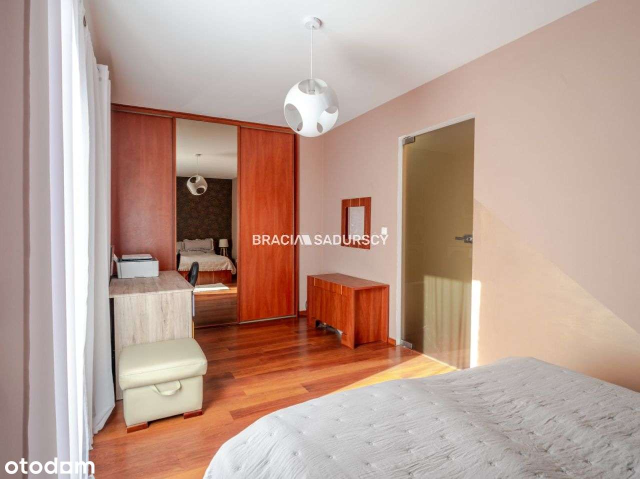 Dom z kominkiem i fotowoltaiką-11