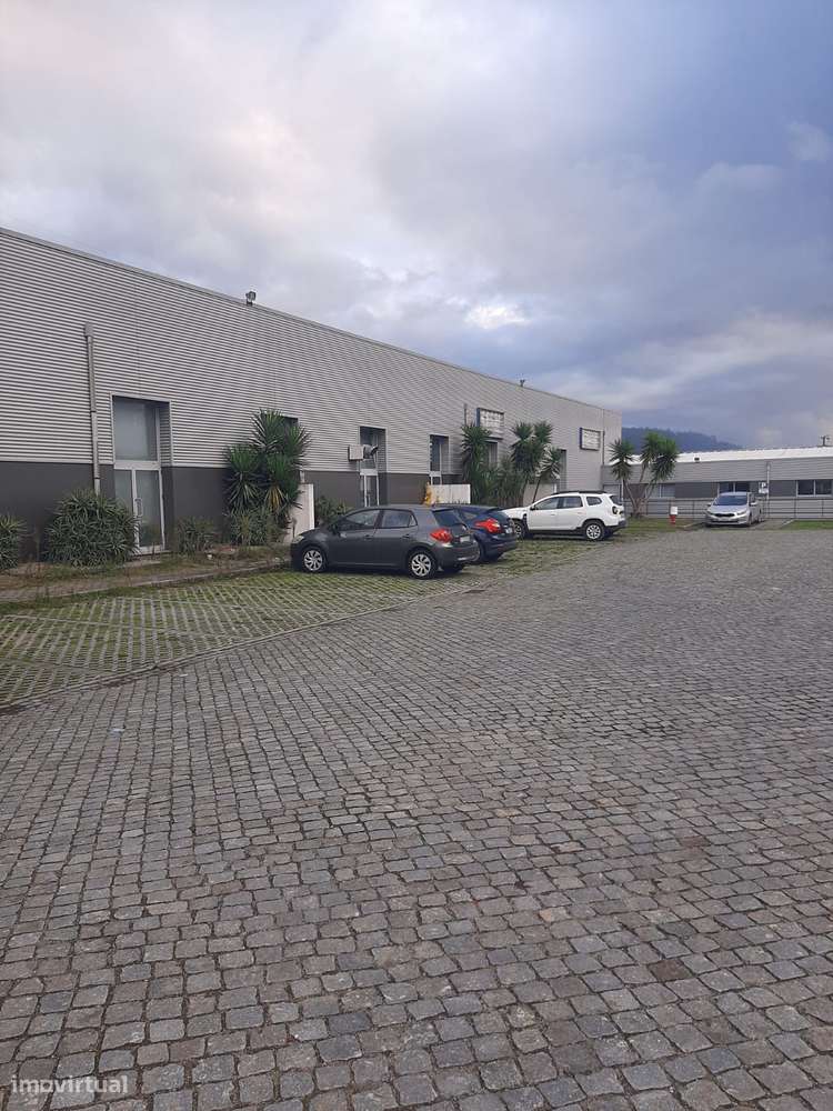 Arrenda armazém zona industrial de Oldrões Penafiel - Grande imagem: 3/18