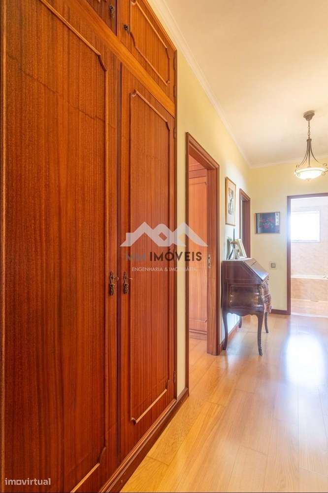 Moradia T5 | Serzedo - Vila Nova de Gaia | 4 Frentes | 2 Pisos | Jardi - Grande imagem: 4/36