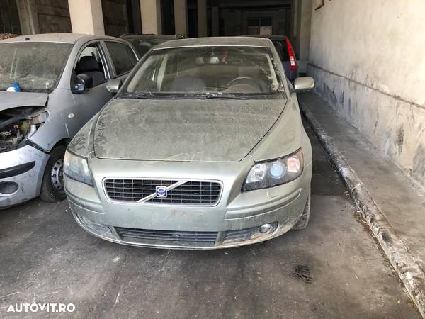 Dezmembrez Volvo S40 - 1