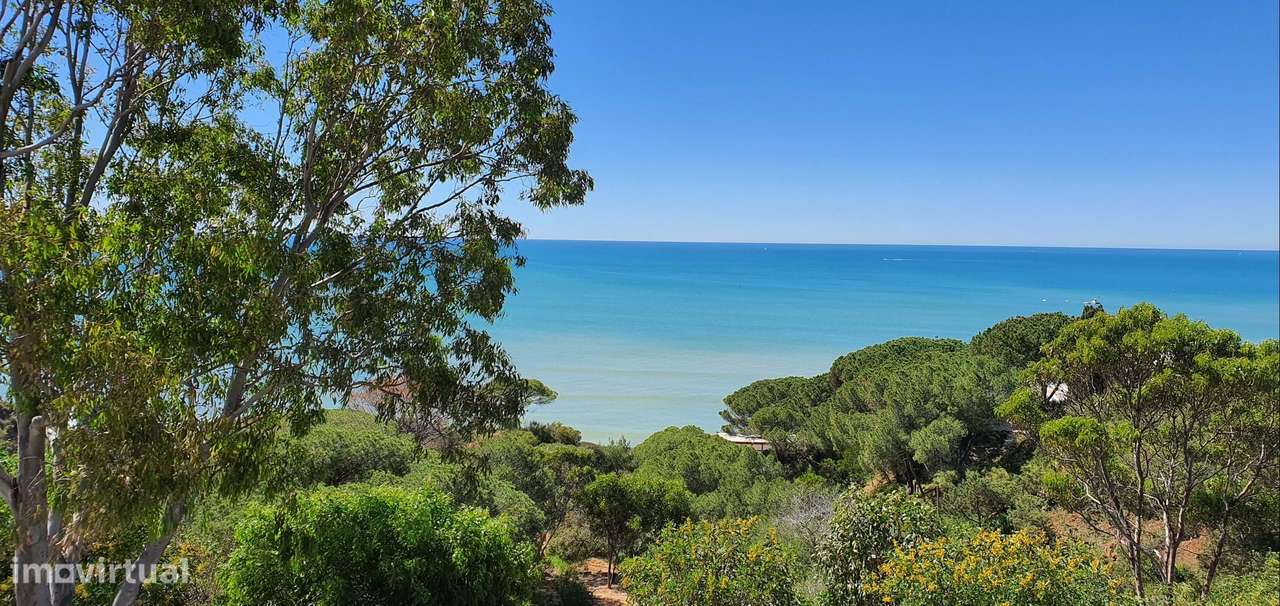 Moradia em primeira linha de mar com acesso direto á praia-9