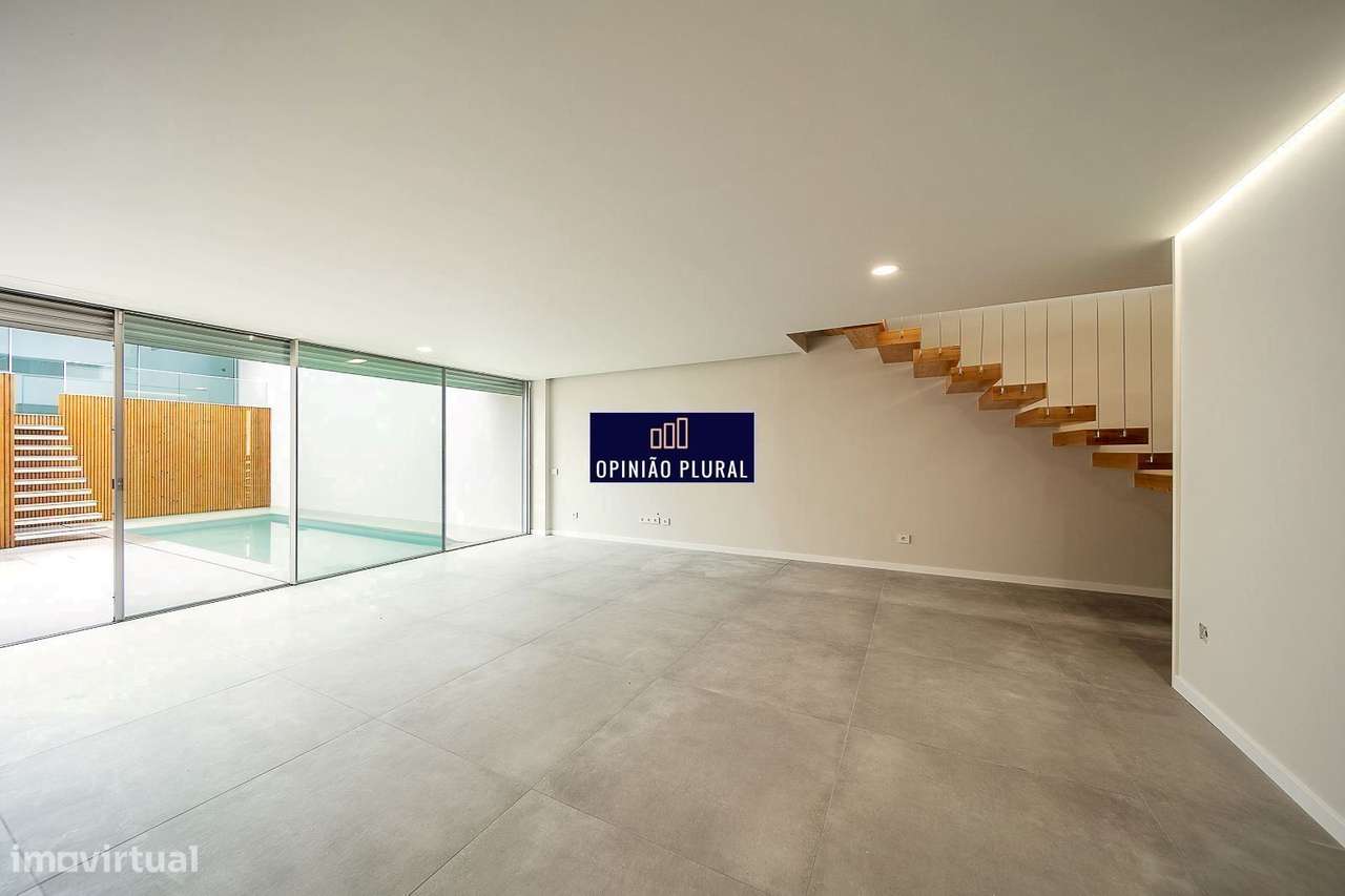 Moradia T4 Espaçosa com Escritório e Piscina Pronta a Habitar-32