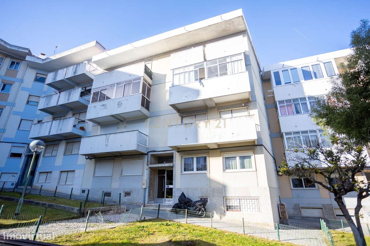 Apart. T2 c/70m2 na P. Stº Adrião - Rua Padre António Vieira-0