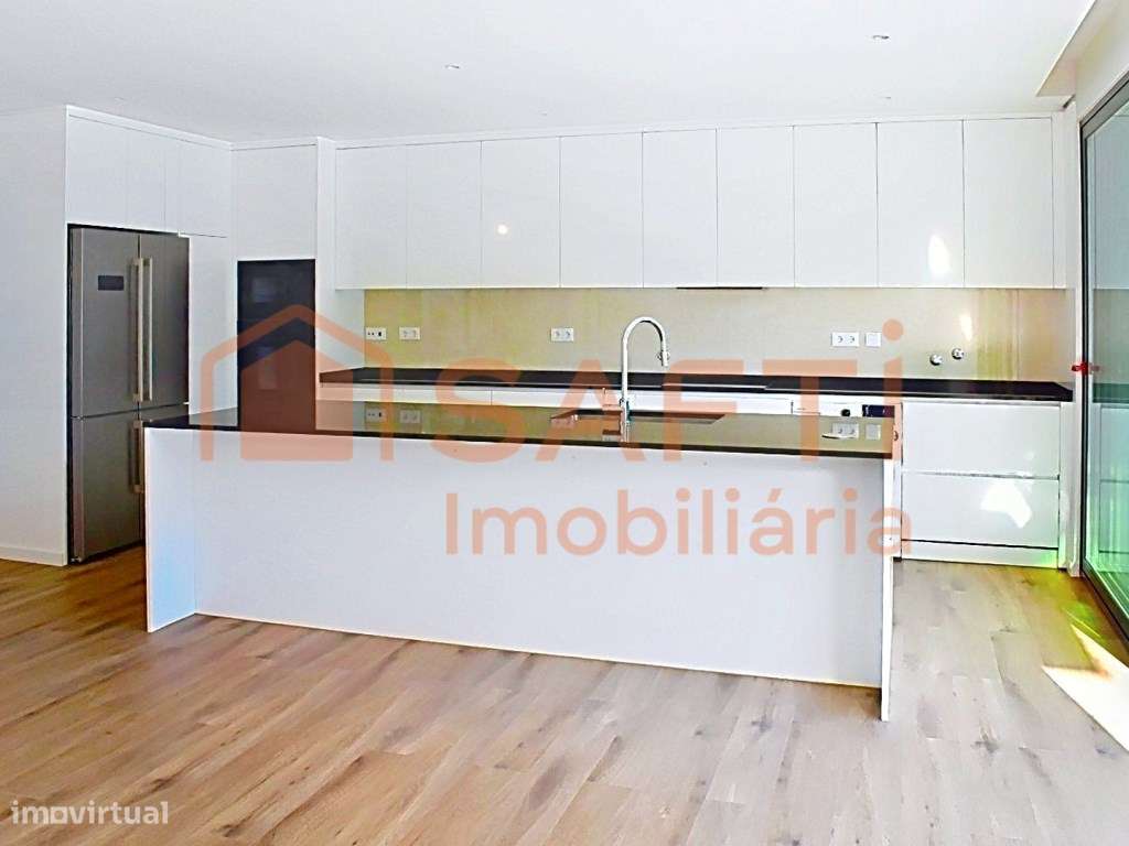 Moradia T3+1 arquitetura contemporânea com piscina em Barcarena - Grande imagem: 5/55