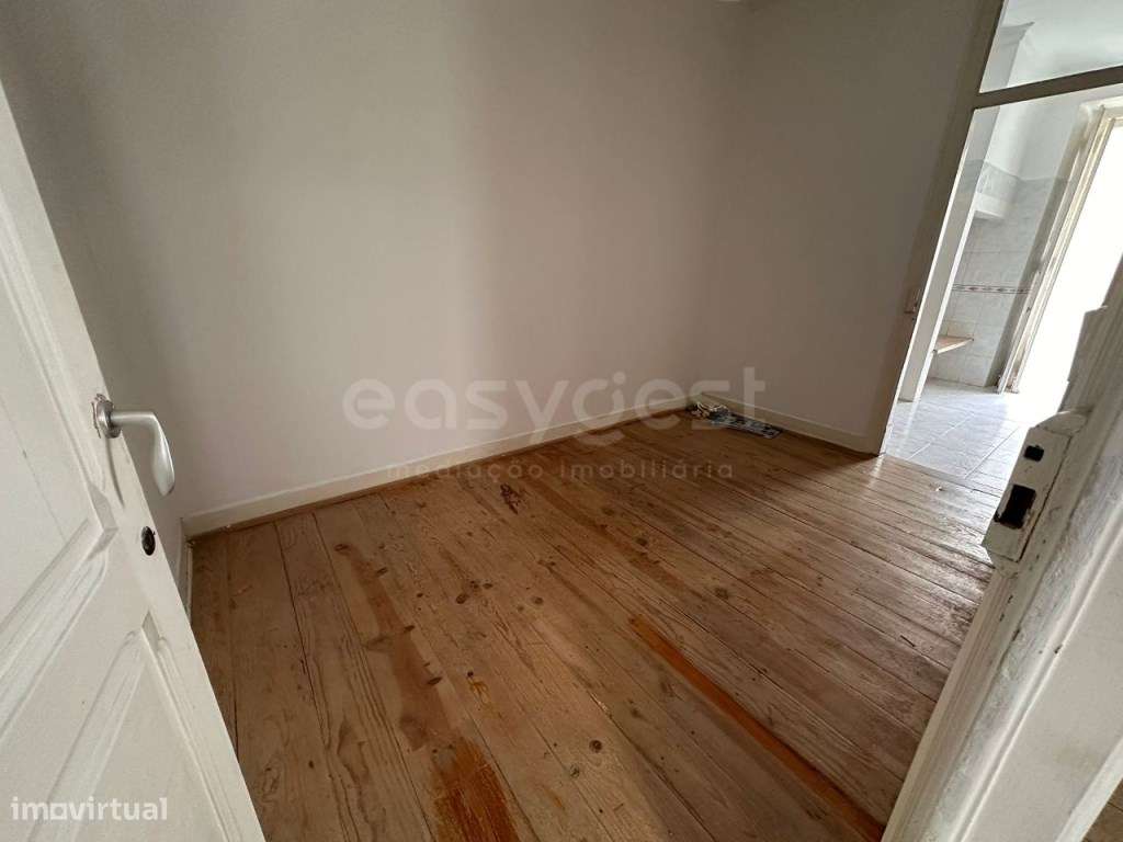 Apartamento T5 para Remodelar | 4.º Andar | 142 m² - Grande imagem: 2/35