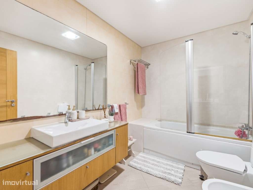 Apartamento T3 no centro de Quarteira, a 700 metros da praia, com 1...-24