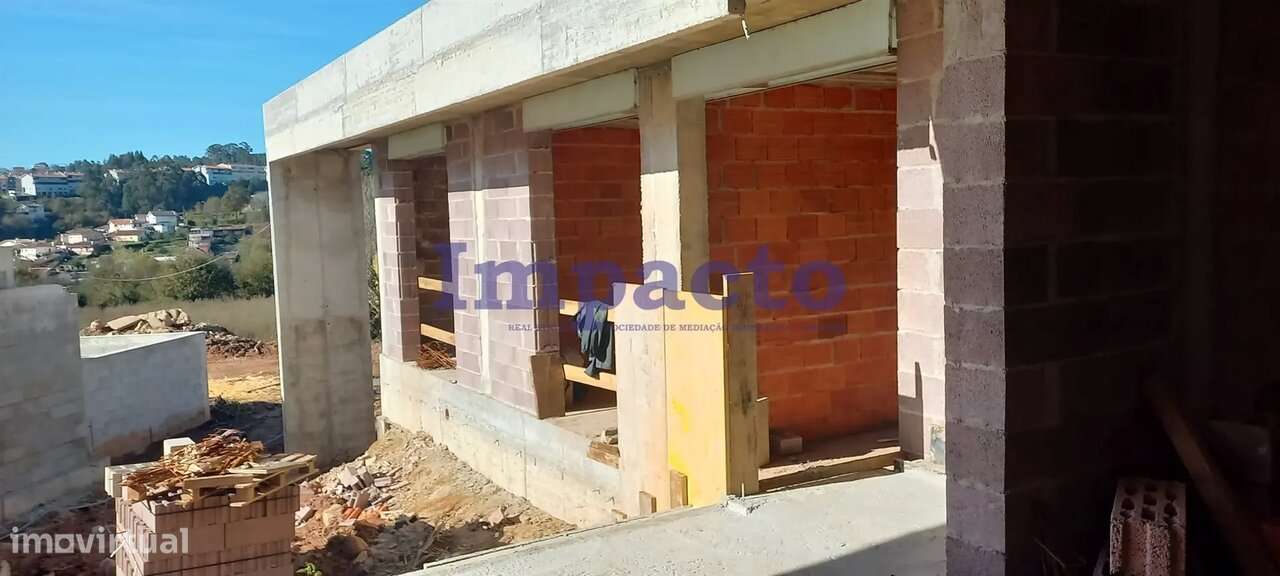 Moradia T4 em Cucujães, Oliveira de Azeméis - Grande imagem: 2/12