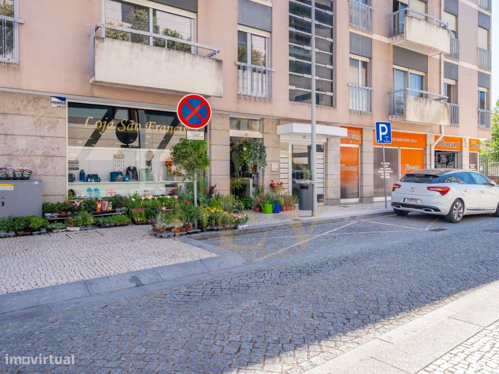 Loja para trespasse - Guimarães (Centro)-0