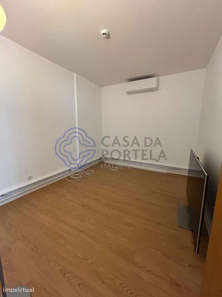 Escritório /Loja Premium nas Avenidas Novas para venda com 2 andares d-17