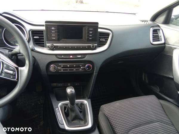 Kia Ceed 1.6 CRDi mHEV M - 7