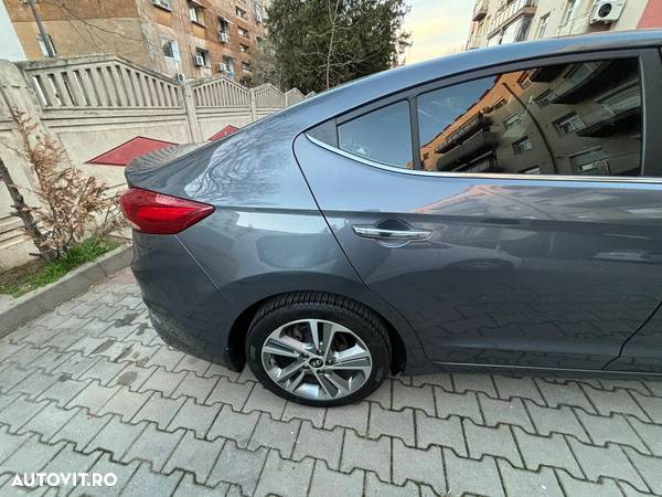 Hyundai Elantra 1.6 CRDI 7DCT Exclusive - 4