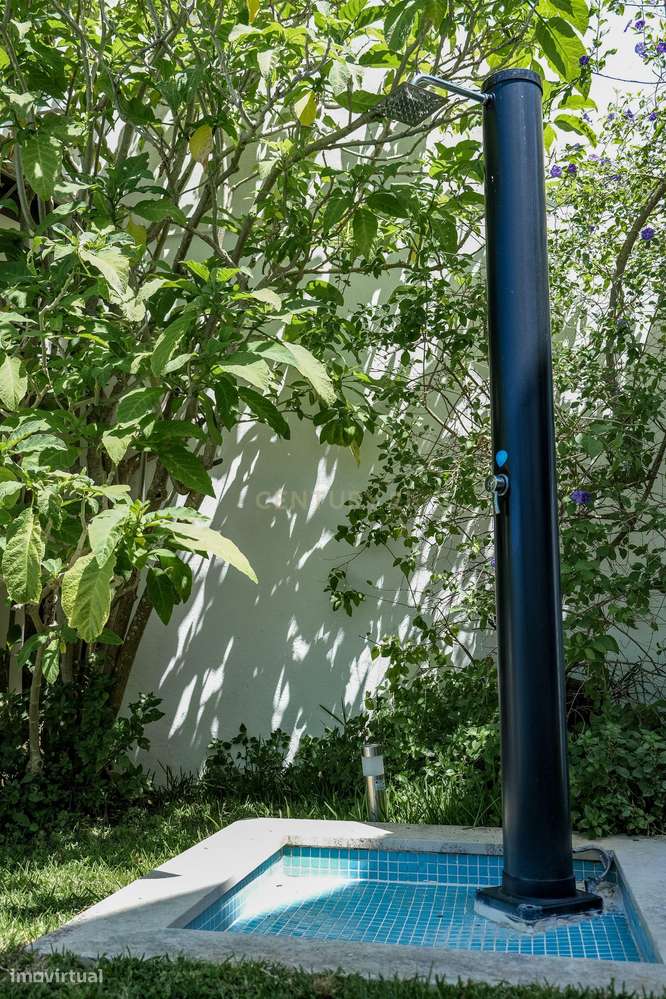 Moradia T5 renovada com piscina, perto da Ericeira.-12