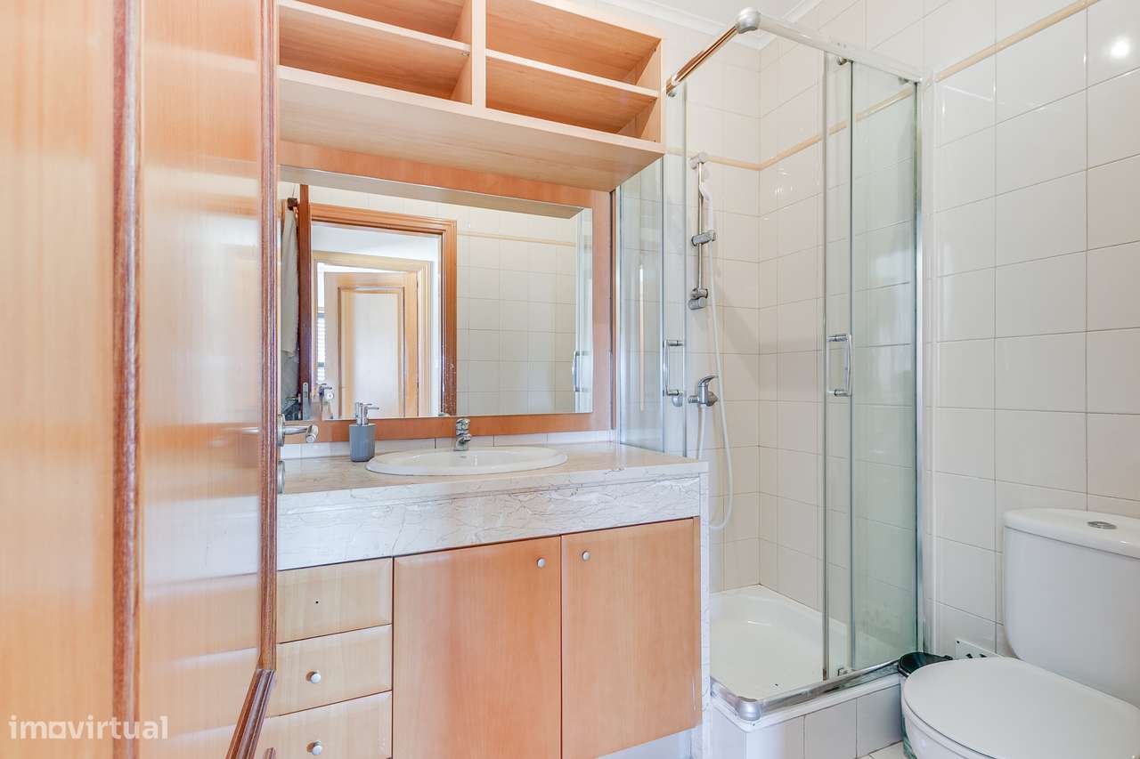 T3 nas Laranjeiras com Parqueamento e Arrecadação-11