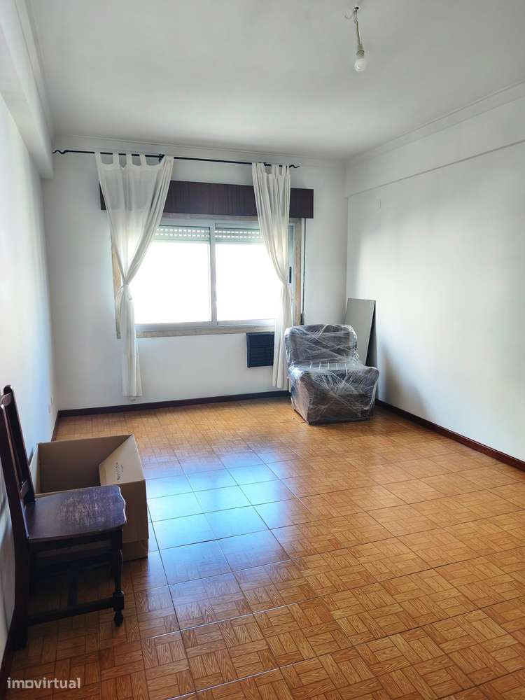 T1 Lisboa – Av. Almirante Reis, Bem Conservado, Junto ao Metro Arroios-7