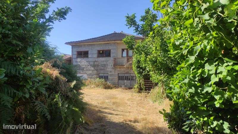 Oportunidade única: amplo imóvel renovado com mais de 2000 m² de terre - Grande imagem: 5/12