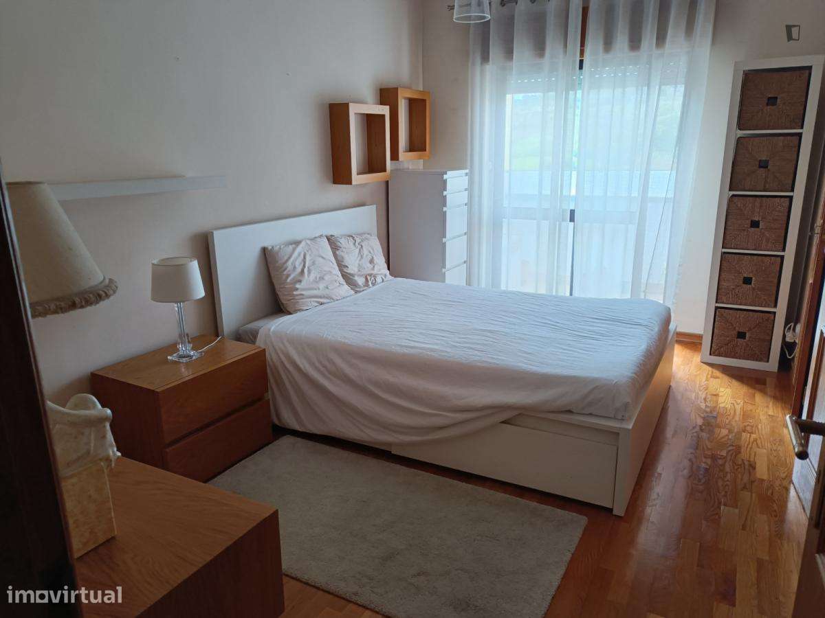 Quarto - localizado em Benfica Lisbon - Grande imagem: 4/10