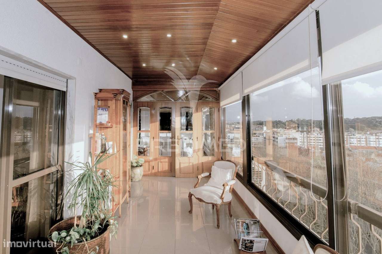 Penthouse Exclusiva T3+3 na Cova da Piedade | 240 m² | Vista Cidade... - Grande imagem: 2/38