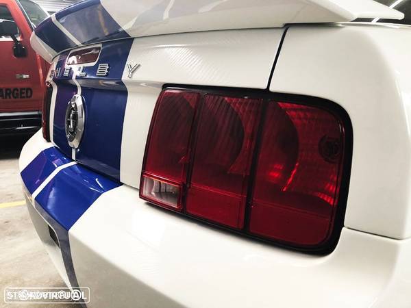 Ford Mustang Shelby GT500 V8 5.4
Supercharged - 38