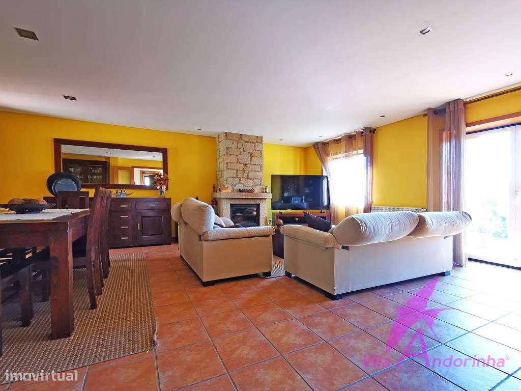 Moradia T4 Independente a 5 minutos da praia e do centro-5