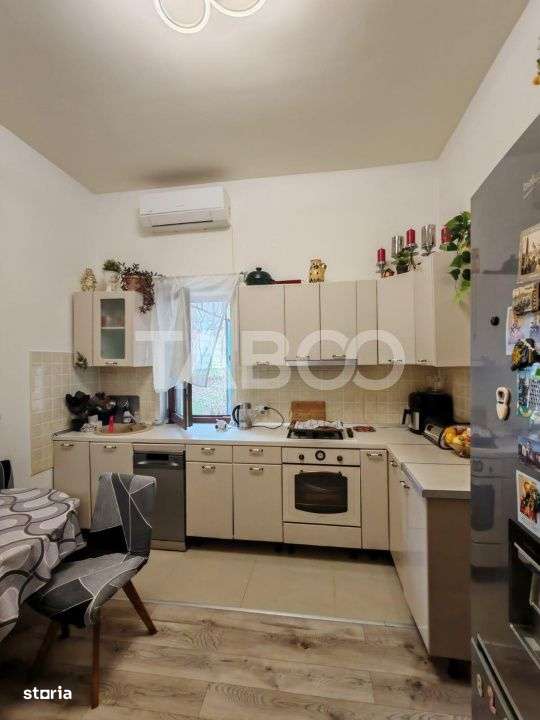 Apartament in cartierul Gruia de vanzare cu 3 camere 2 bai la vila - Imagine principală: 5/8