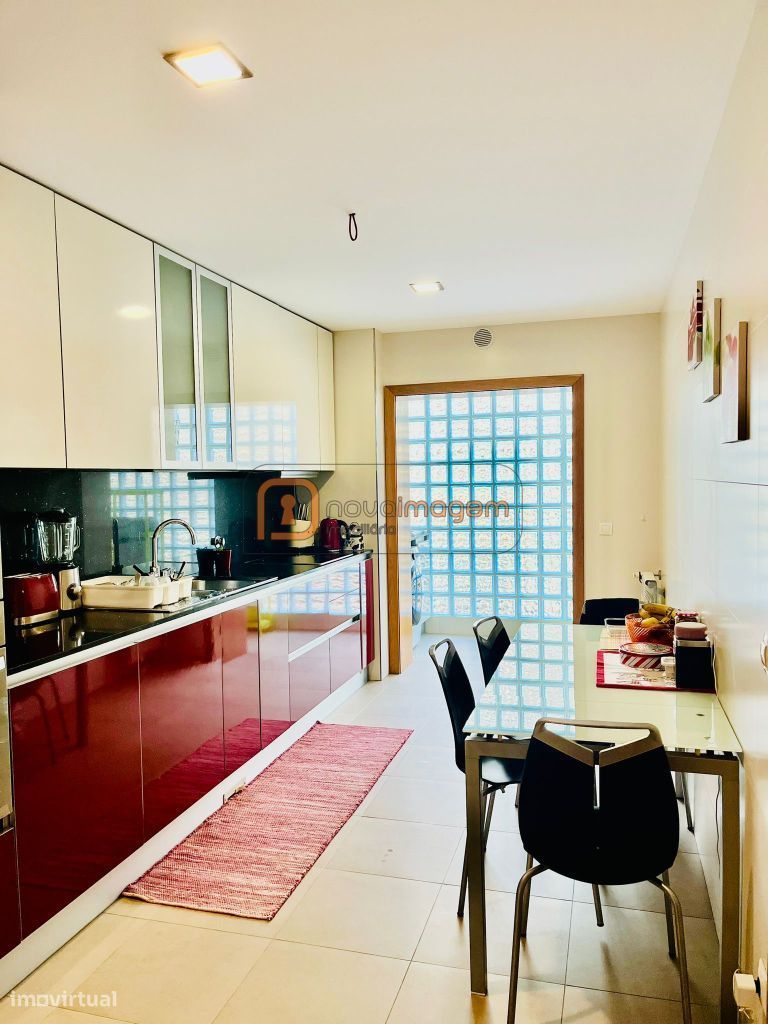 Apartamento T2 com garagem dupla | Glicínias