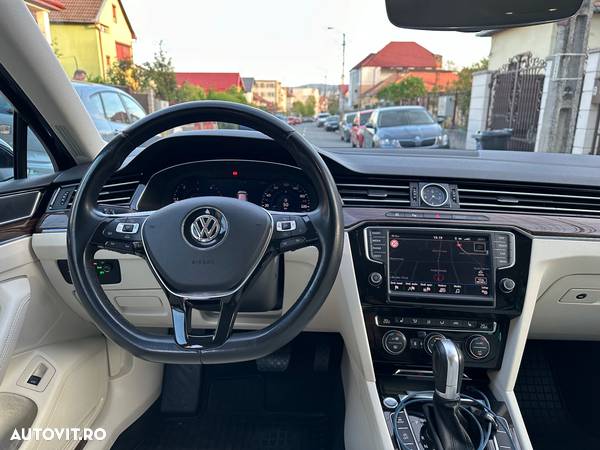 Volkswagen Passat Variant 2.0 TDI DSG 4Motion Highline - 18