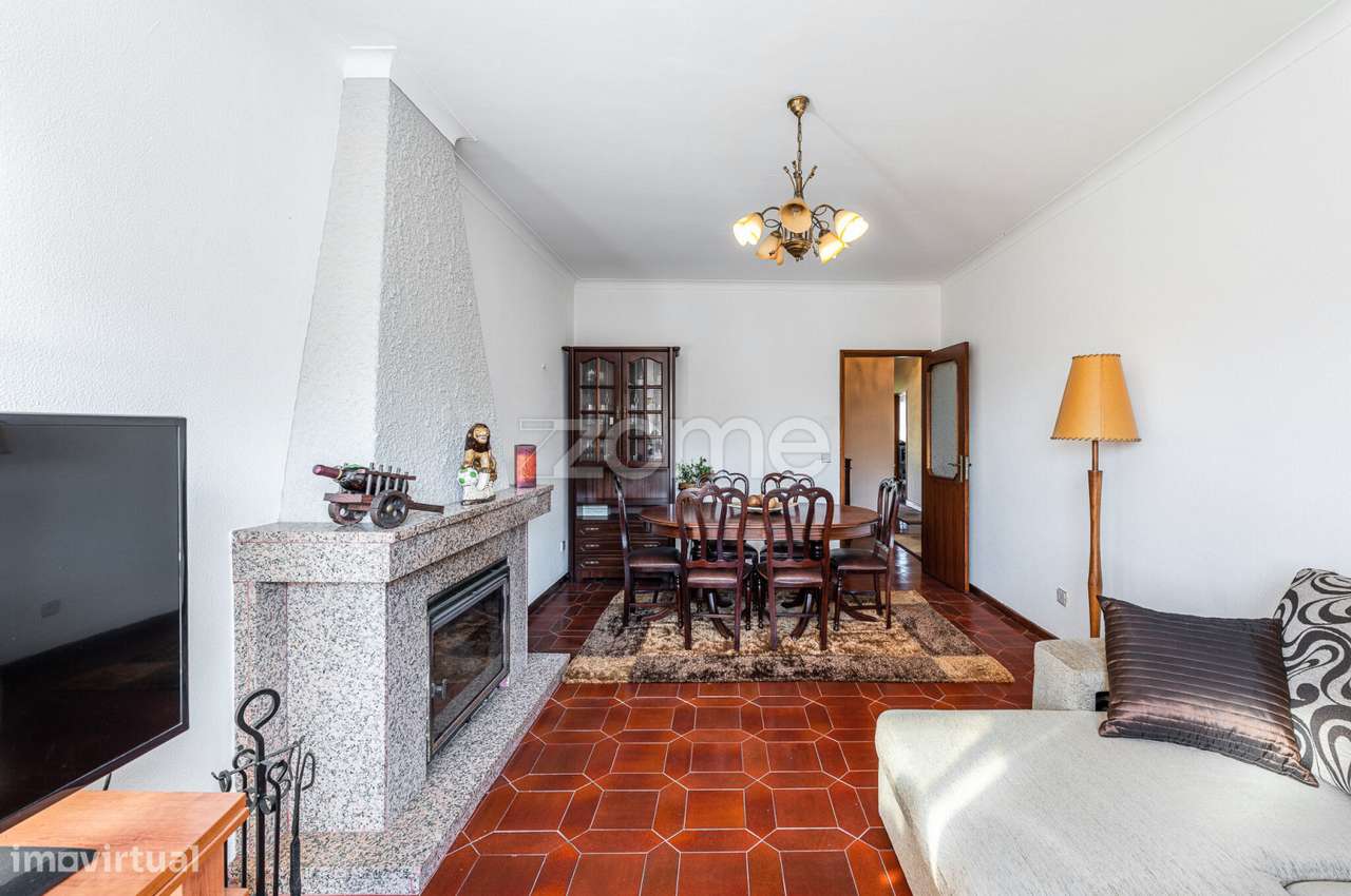 Apartamento T3 em Ermesinde com garagem Box-13