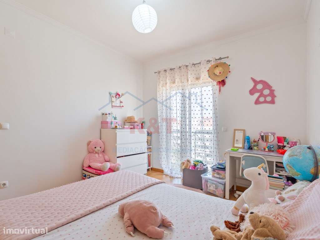 Apartamento T3 boas varandas com 2 lugares de garagem, bastante cen...-16