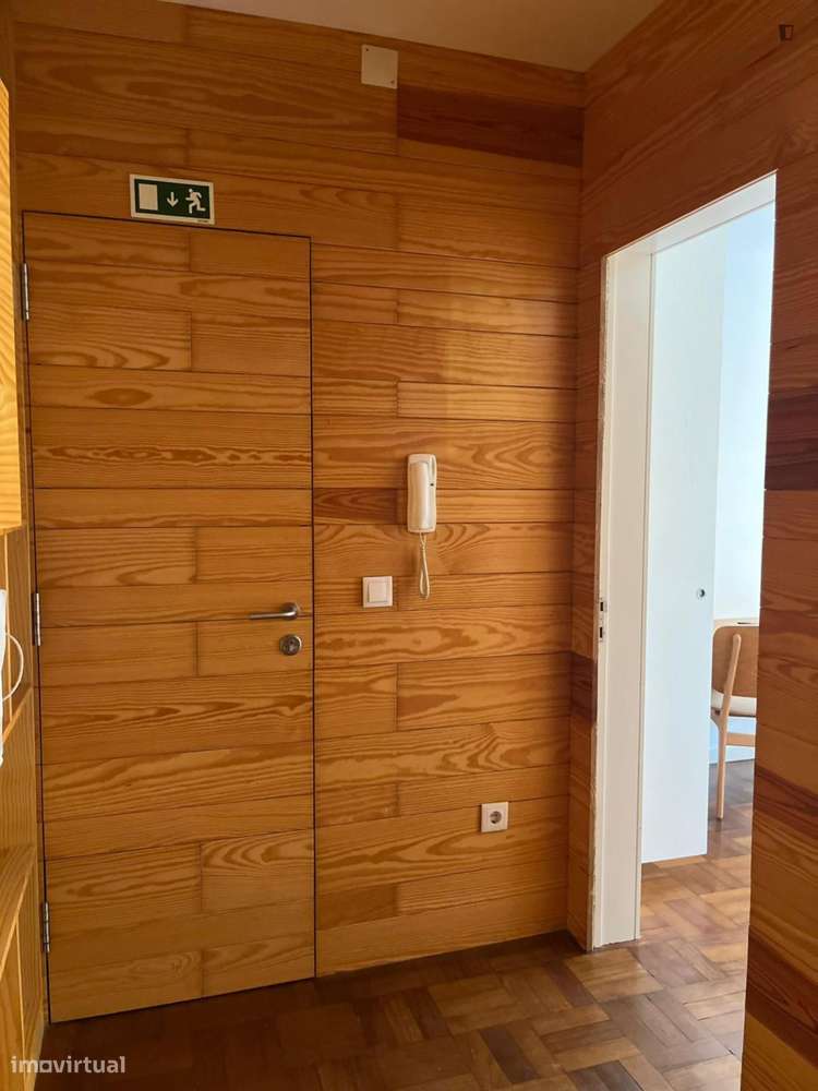 Quarto - localizado em Aveiro - Grande imagem: 5/8