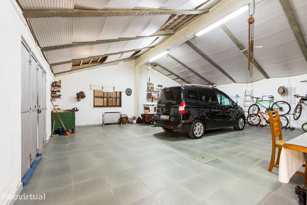 Quinta de 5.000m2 com moradia-13