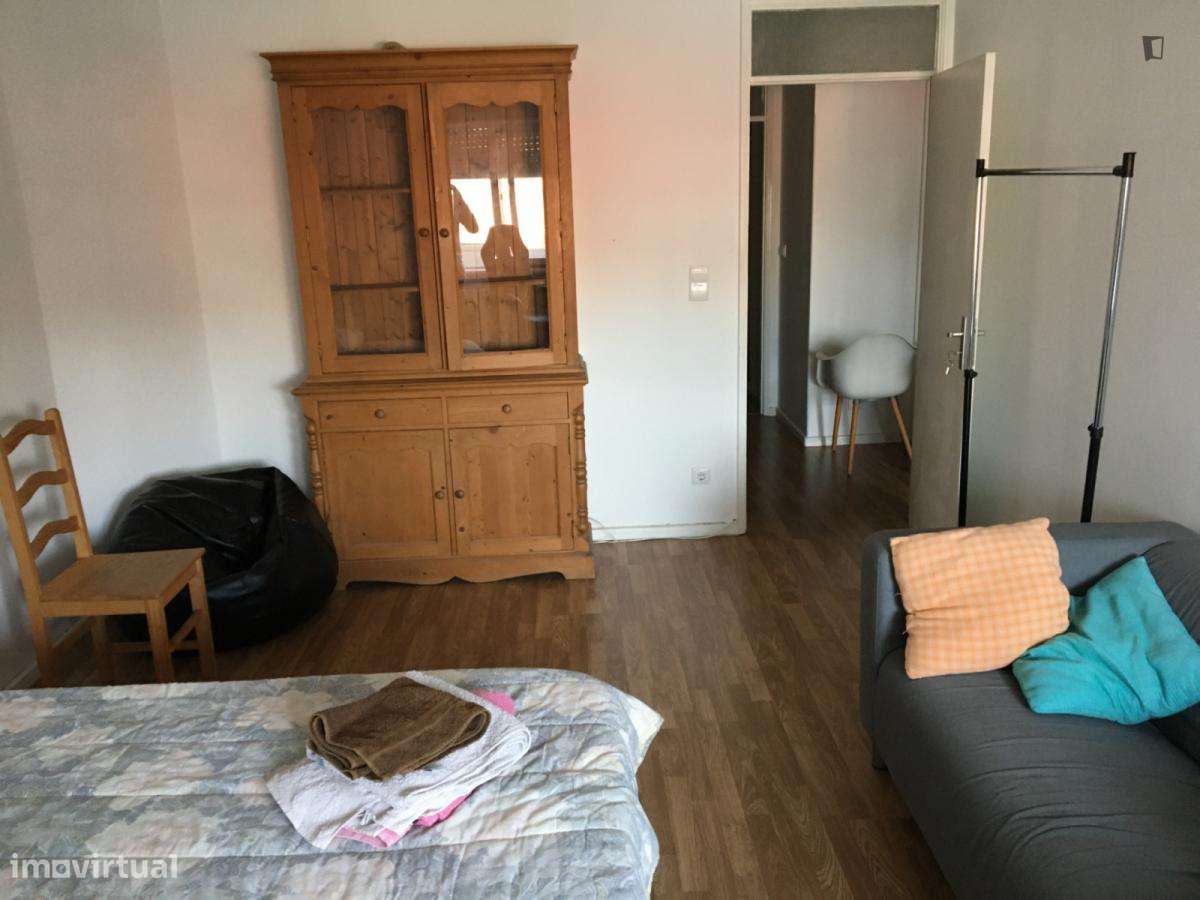 Quarto - localizado em Campanhã Porto - Grande imagem: 5/10