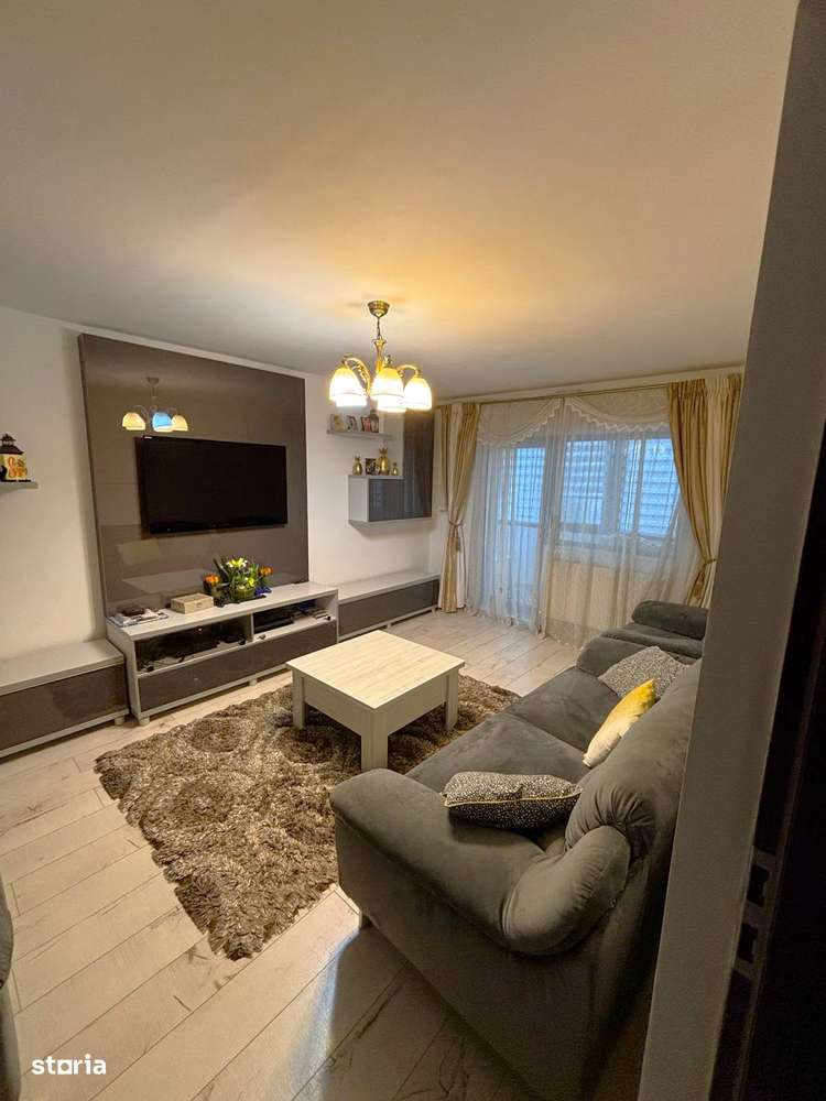 De vânzare apartament 3 camere decomandat Între Lacuri-0