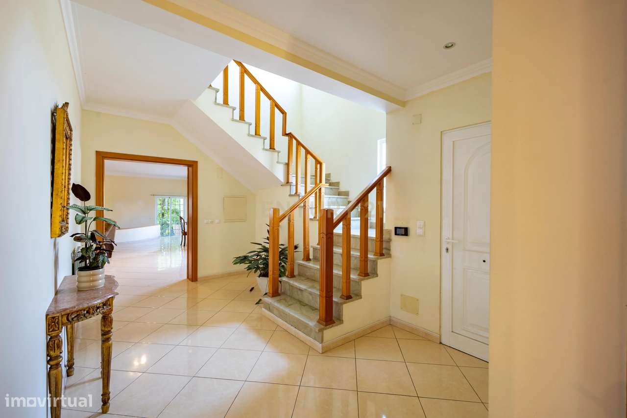 Espaço, conforto e qualidade — Moradia T4 no Vale da Rosa-9