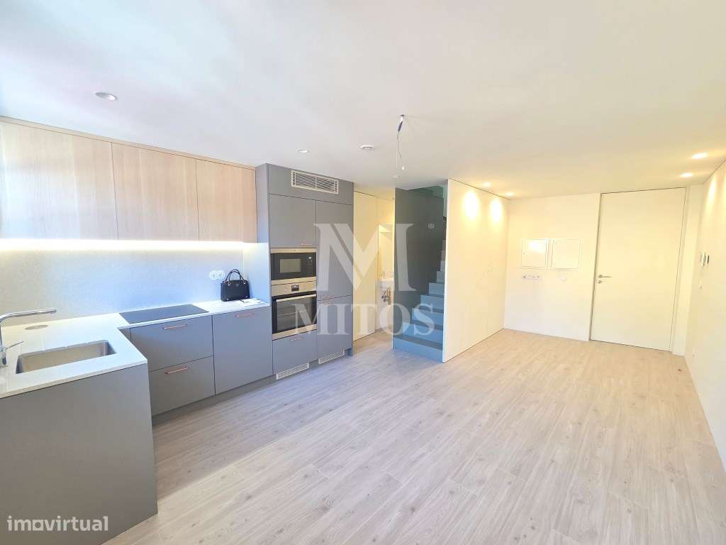 Apartamento T2 Duplex para venda no centro de Viana do Castelo - Grande imagem: 2/13